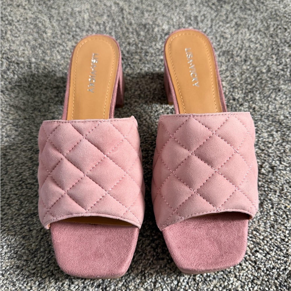Lisa Vicky MINDFULX - V Woman’s Pink Quilted Mules Size 6.5 - New W/O Box